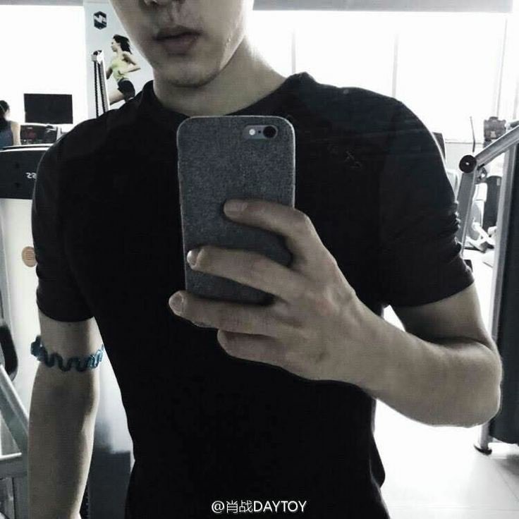 Bonus: sweaty-faced unshaved gym Xiao Zhan.  #XiaoZhan肖战  #XiaoZhan