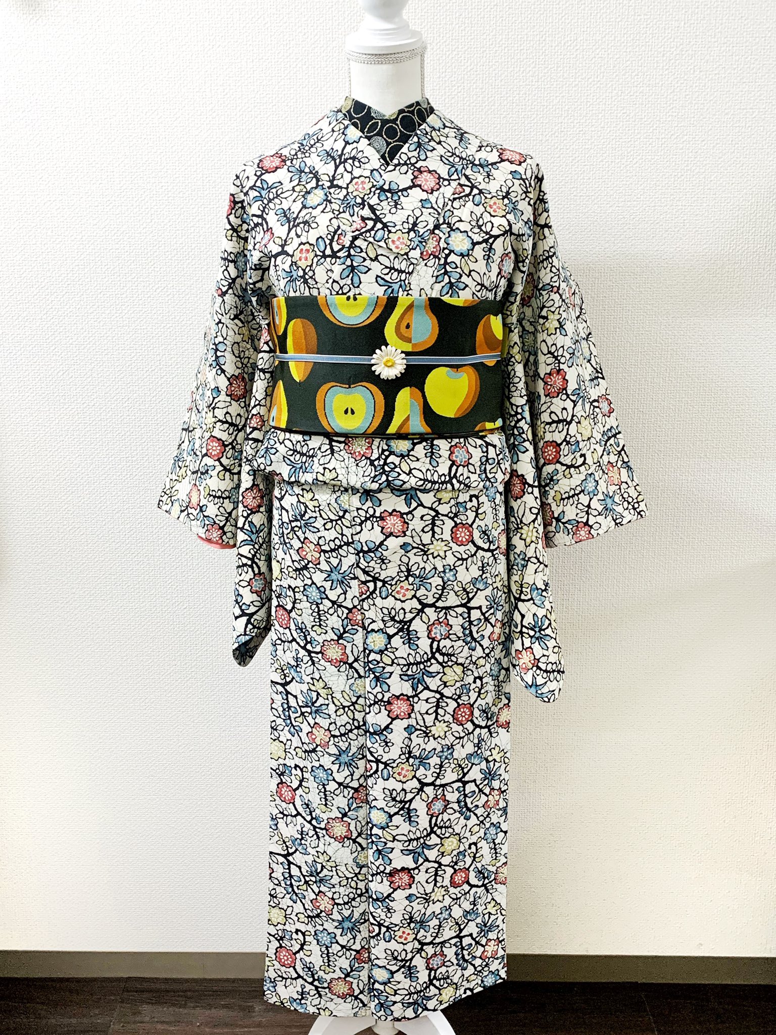 抽象花模様の小紋 白地 着物 2022新作モデル 18000円 nods.gov.ag
