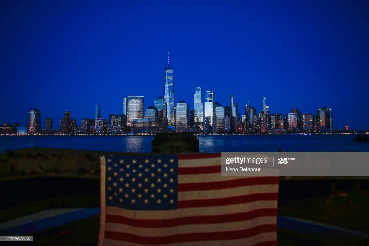 GettyImagesNews's tweet photo. Across the U.S., stadiums and landmarks are illuminated in blue to honor essential workers on the frontlines against #coronavirus #LightInBlue #COVID19
#NYC #Inglewood #Boston #Dallas 📷: @penningtonphoto, Kena Betancur, @RichFury, @MaddieMMeyer https://t.co/mlan6yGAqw