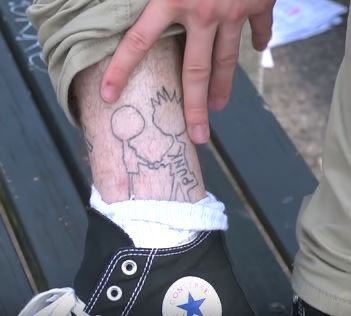 𝗣𝘂𝗻𝗸 𝗖𝗼𝘂𝗽𝗹𝗲: he tattooed this on himself when he was very high. the man is supposed to represent a mini mgk