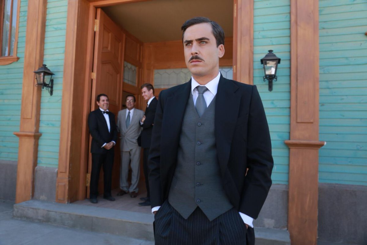 PNPMega's tweet photo. Esa no parece cara de un novio emocionado esperando a su futura esposa #PerdonaNuestrosPecados https://t.co/FkoR8i8dIM