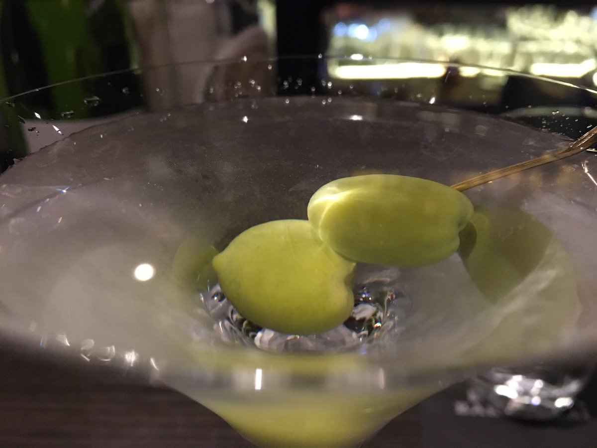 B I B L I O R I U M 東京銀座のｂａｒ十誡で臨時休業前にオーダーしたドライマティーニにはヤルタ会談の際 アメリカ合衆国大統領ルーズベルトと イギリス首相チャーチルが揃ってソビエト連邦書記長スターリンに勧めたという 逸話がある 太平洋戦争敗戦後