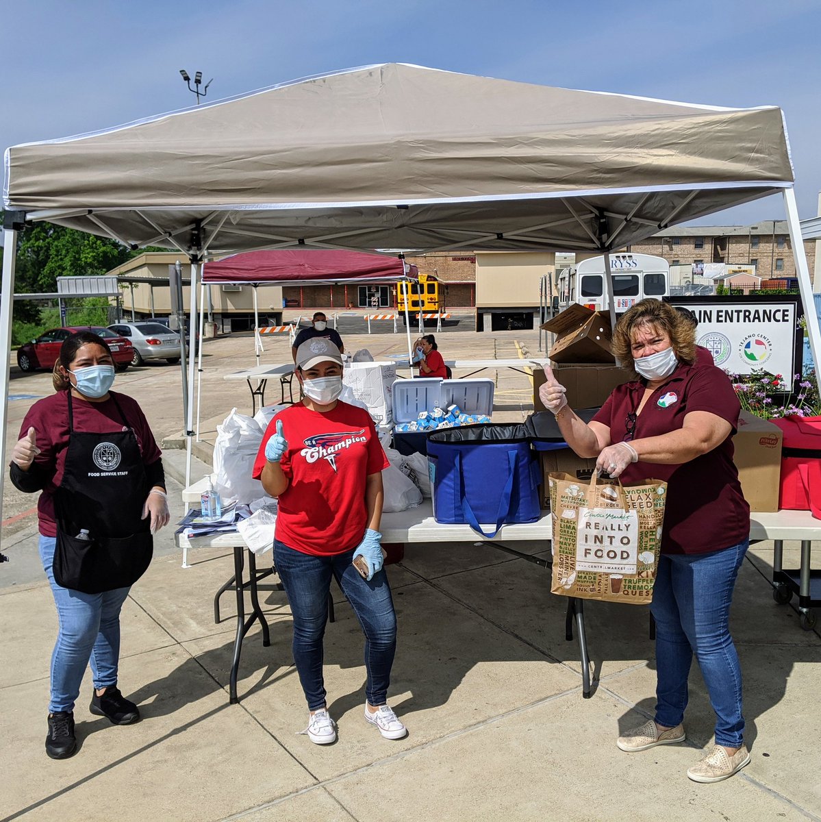 I spent most of today making runs to deliver masks to other groups and front-line workers.Here's how my day went:First stop - Tejano Center for Community Concerns.  @TejanocenterThey're doing great work getting food and services to the East End residents!