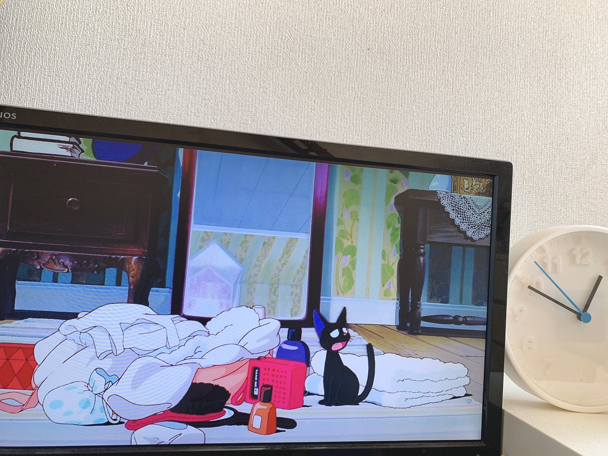 1267Kiii's tweet photo. そして魔女の宅急便をみながら勉強。最高な休日だ！ https://t.co/yUYz9e7rtf