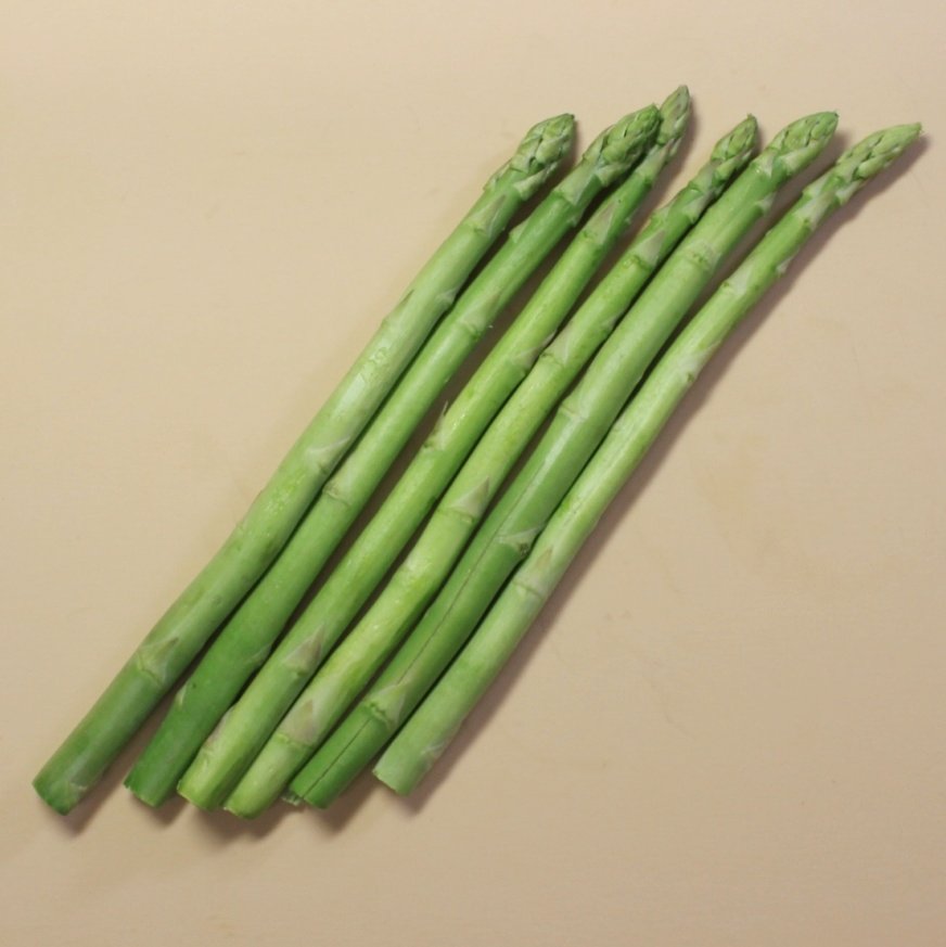 ソースる ソース専門のレシピサイト アスパラの冷凍保存方法 外出禁止に備えて 野菜の冷凍保存方法をお伝えします 冷凍方法 下2cmを切る ピーラーで薄皮を剥く 保存袋に入れる 解凍方法 鍋 フライパンにそのまま入れ 炒め物やスープ