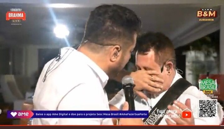 4SHSOUL's tweet photo. Bruno se declarando para o Marrone 
Marrone foi responder... 
Bruno: "Xiu cara vamu canta"
KAKAKAKAKAK 
Gente o Bruno https://t.co/5Z8LuvPIQ8