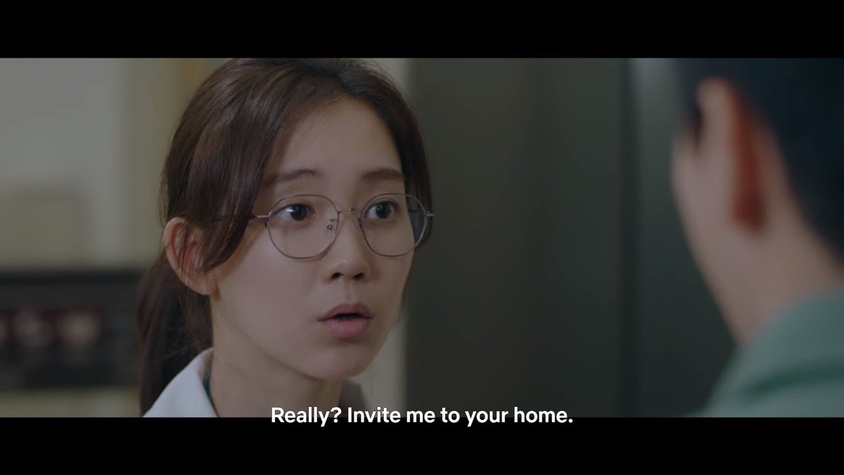 Anyway, I also noticed how she was expecting praise from Jeong Won but later on the episode got praise from Ik Jun instead in the OR. I think he can soften and teach her better. I'm going down with this Gyeo Wool - Ik Jun friendship / potential romance   #hospitalplaylist