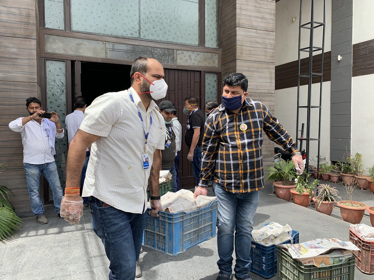 DeepakSharmaMF's tweet photo. प्यारे दोस्तो 

आज 09/04/2020 को होटल गरैंड कम्यूनिटी किचन के द्वारा  1970 ��़ूड पैक्ट ज़रूरतमंद लोगों को वितरित किये। 

#मयंकफ़ाउंडेशन 
#नीलकंठमहादेवसेवासमिति 
#रोटरीक्लबफ़िरोज़पुरछावनी 
#मानससेवासमिति 
#JoinHandsForHumanity
सामूहिक रूप से योगदान दे रहे हैं। https://t.co/zLV5Two4Mx
