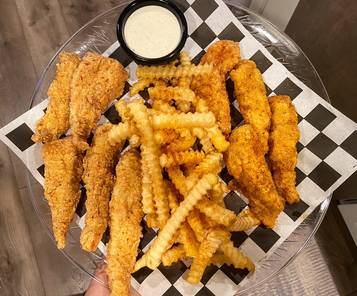 pennyandbaker's tweet image. I’m finally starting to get back into cooking and baking after a rough couple weeks. Tonight I made hand cut crispy chicken tenders, Nashville Hot chicken tenders, and Cajun crinkle fries with a side of my homemade buttermilk ranch dipping sauce. #mojoback