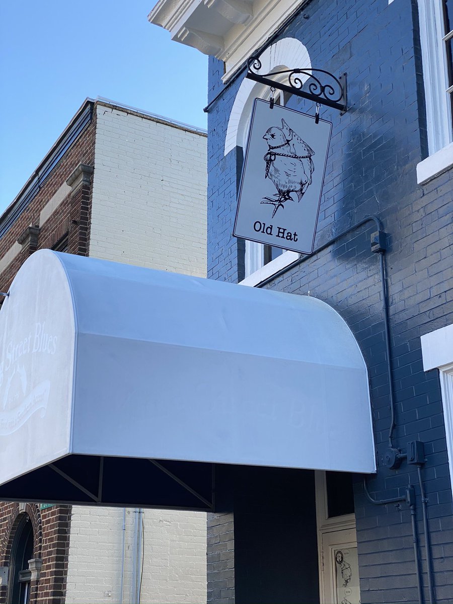 Oldtowndogwalks's tweet photo. Sign is up at #theoldhat #alexandriava #oldtownalexandria https://t.co/FbhN7EIZcg