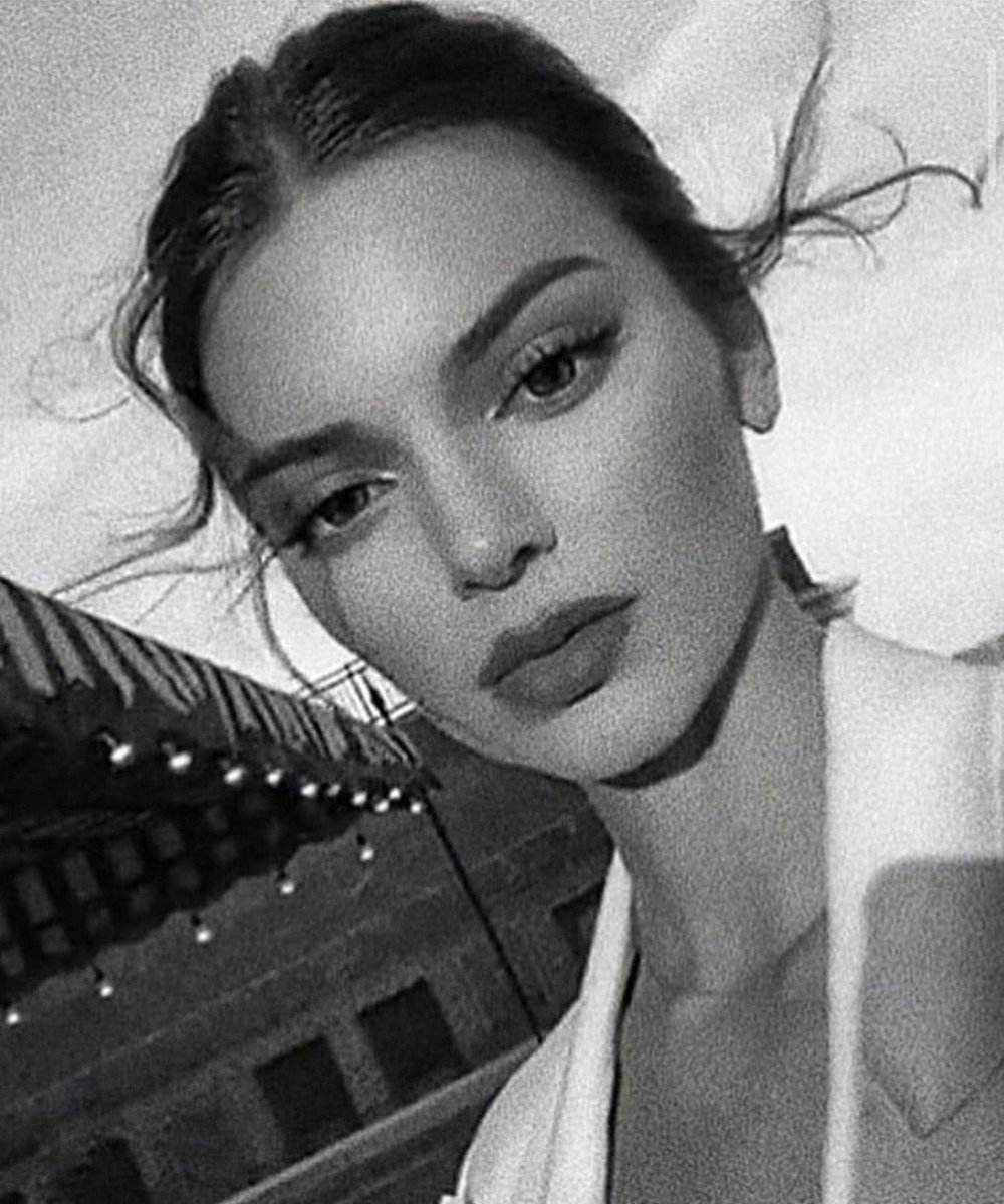 Ele_Collins's tweet image. Oh well well well, so the quarantine brought us back.
I missed you though. ❤️