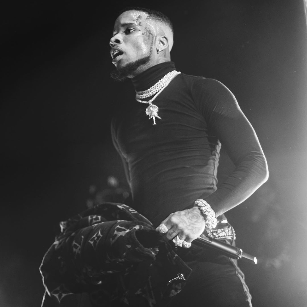ComplexMusic's tweet photo. “I just wanna say from the bottom of my heart
I'd like to take this chance to apologize to absolutely nobody”

The Conor McGregor intro on "Stupid Again" 😂😂 #NewToronto3 https://t.co/8xWm3cdI2T
