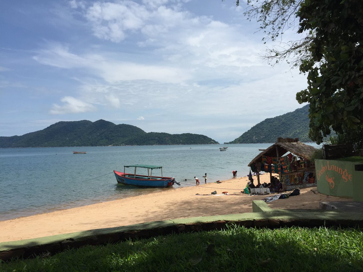 arabstar2's tweet photo. Lucky enough to go to Lake Malawi ๐ฒ๐ผ a few years ago magical place #malawi #capemclear https://t.co/bDkxl0VlDI