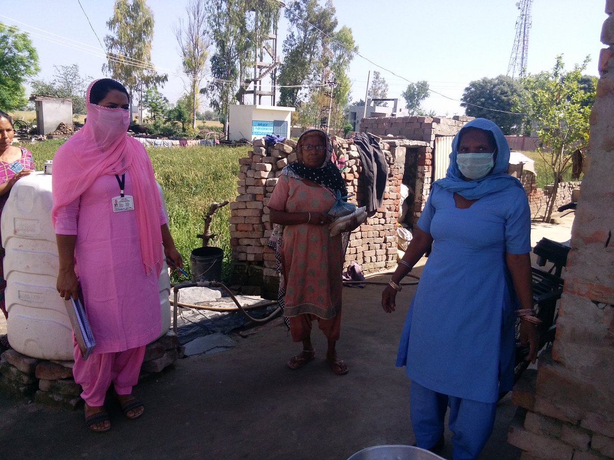 KIRANBA82319696's tweet photo. According to the orders of the Punjab government in village Betu Kadim, the missing persons of Anganwari centers were distributed from house to house for twenty days.
#Dosswcd
#COVID2020india https://t.co/pxKPMQi4nV