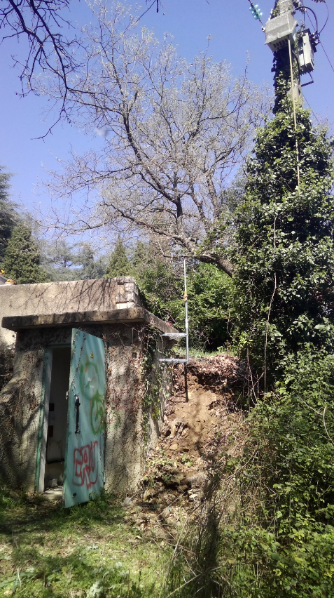 enedisOccitanie's tweet photo. Dans le Gard, intervention dépannage par un technicien de maintenance spécialisée d’@enedis pour un pompage d'eau potable. Que ce soit en travail à distance ou en intervention comme ici à Fontarèches, nos agents restent mobilisés pour garantir les #ServicesEssentiels ✅ https://t.co/Q8cuNu0URp