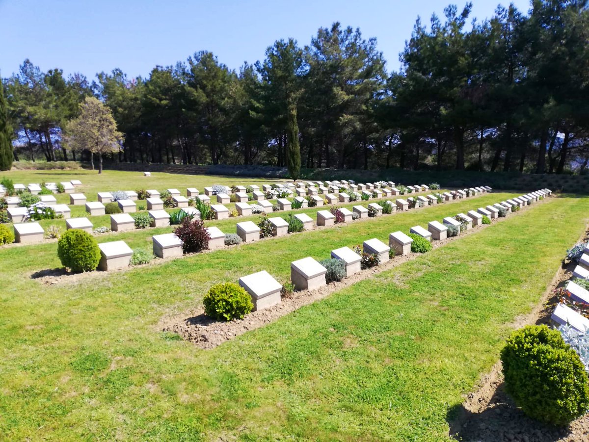 bnbgundogan's tweet photo. @CWGC #AzmakCemetery #Suvla https://t.co/910iMxD8Ag