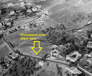 4/ The flu doesn't even show on the records of the Jer'm burial societies. The site of happy kids' procession was just a 100m from the American Colony. Some buildings are the same. My big clue for 1918: British army camp on horizon on the left-4 months after capturing the city.