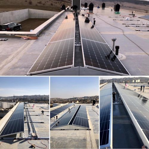 isotecsolarTR's tweet photo. AE Solar firması Gürcistan projelerinde #ISOTEC #ISOFLATD13 balastlı doğu batı yönlü düz çatı montaj sistemlerini tercih etti.
Gürcistan’da kurulumu tamamlanan projede ISOTEC Solar Systems'i tercih ettikleri için AE Solar şirketine teşekkür ediyoruz.
#rooftop #easyclamp #Isotec https://t.co/MFXo66itoe