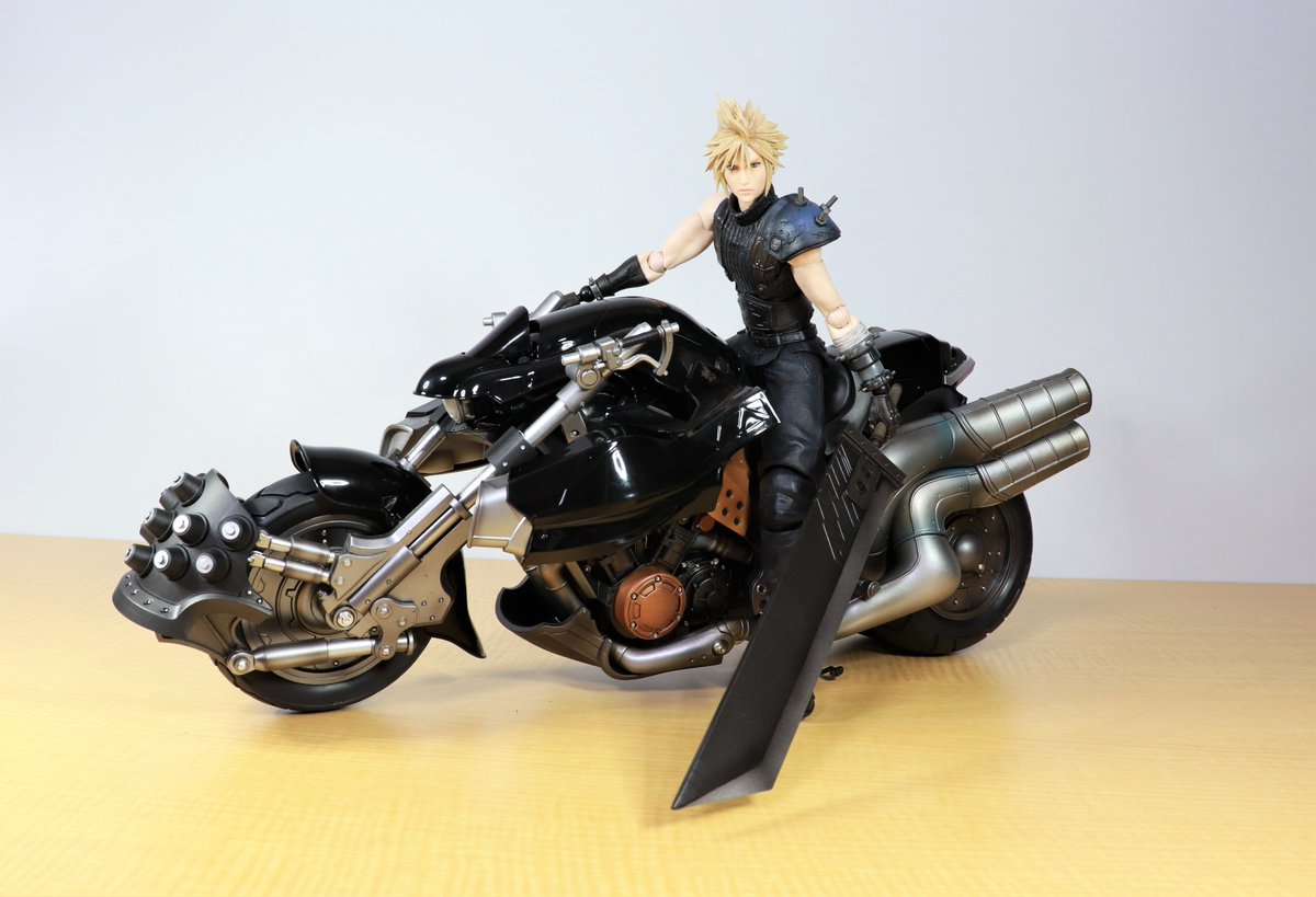 クラウドが乗っていたバイクのハーディデイトナも届く Ff7r 2ページ目 Togetter