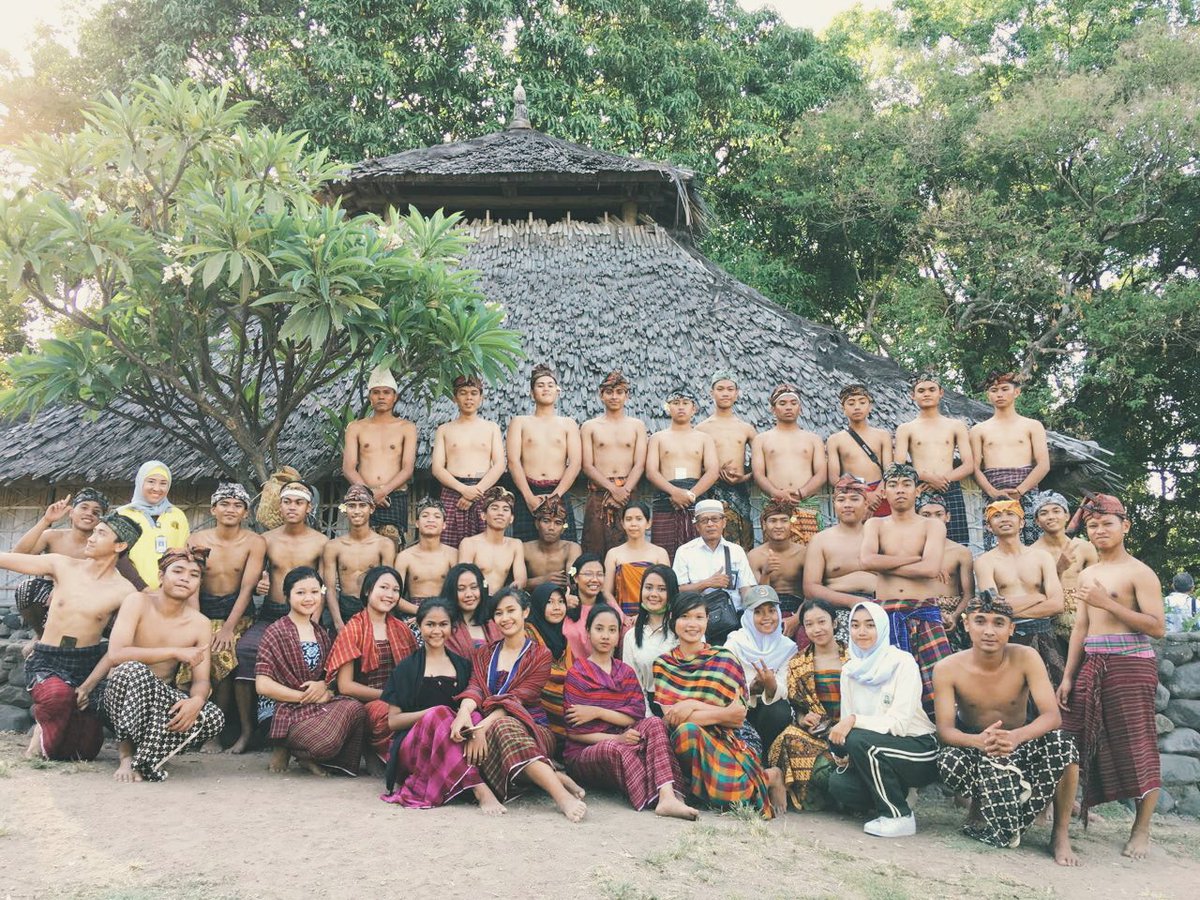 lavendersumm's tweet photo. Kuliah Sambil berwisata ke tempat tempat terkenal. 

- A thread - 🌍🌎🌏 https://t.co/VEyu6x9lQY
