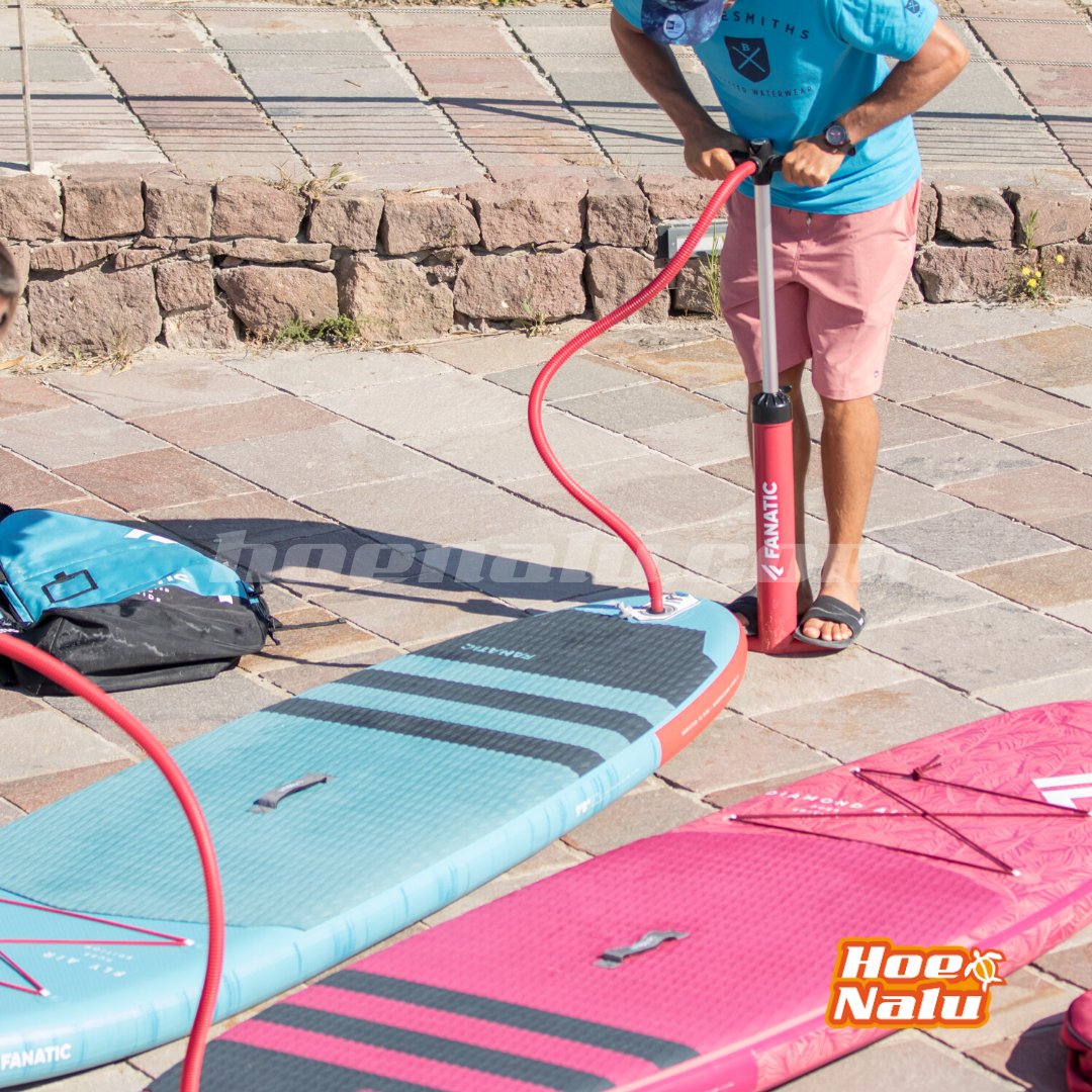 HoeNalu's tweet photo. 🏄Nuevo post el el blog con la ayuda de @ismael_sup
Esta semana os damos algunos consejos para tener vuestro material de #SUP a punto para la vuelta al agua.

https://t.co/0pk1zStrrV https://t.co/hAW9LmGyH9
