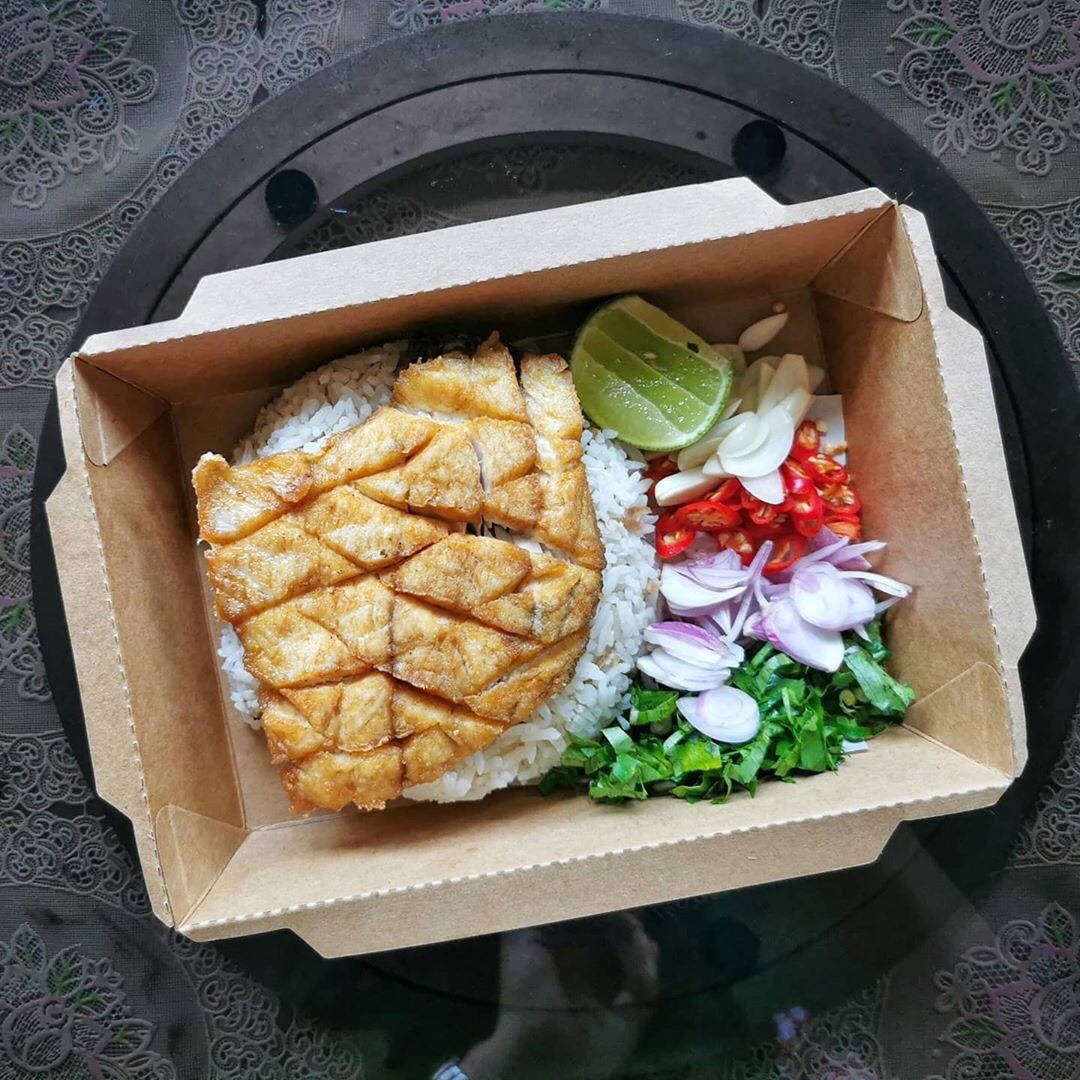 khonkheetiew's tweet photo. เธรดนี้จะมารวมร้าน Delivery สำหรับชาวกรุงในยุคโควิด19 ใคร WFH ใครกักตัว แล้วหมดมุขจะสั่งอาหาร สั่งฟาสฟู๊ดกินร้านแมสจนตัน ร้านดังก็เคยลองจนครบแล้ว มาทางนี้จ้า เอาคู่มือไปจิ้มสั่งเป็นตัวเลือก เป็นไอเดียสำหรับมื้อต่อไปได้ 
#รีวิวอร่อย #อร่อยไปแดก #อร่อยบอกต่อ @aroii https://t.co/ynjhoEDH5x