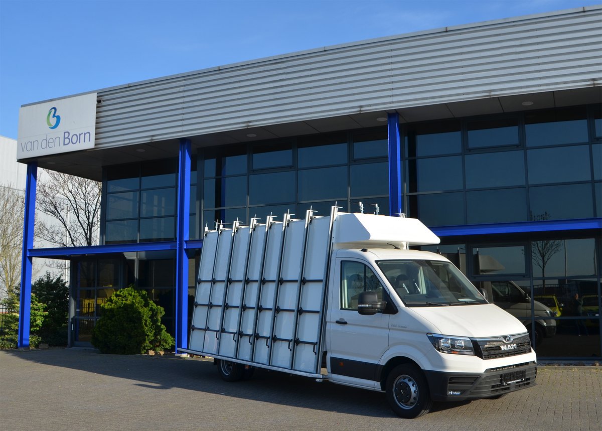 Deze mooie MAN TGE met Euroborn glasrasteel, geleverd door Den Engelsen Bedrijfswagen, staat er prachtig bij in het paas-zonnetje. Wij wensen Wimmer Glas veel werkplezier met hun nieuwe voertuig! <a href="/MAN_Group/">Blue Man Group</a> #paasweekend #paaszonnetje #glasrasteel #euroborn #eurobornglasrasteel