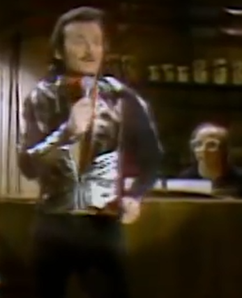 6/ A new song was written in 1918, using an old Hasidic nigun (tune). HAVA NAGILA!In recent yrs, the song is so cliched, it's even banned in some Jewish weddings. (I still cringe over Bill Murray as the Lounge Singer.) See the late Lucette L's article  https://www.wsj.com/articles/SB10001424052702304388004577533092169060420