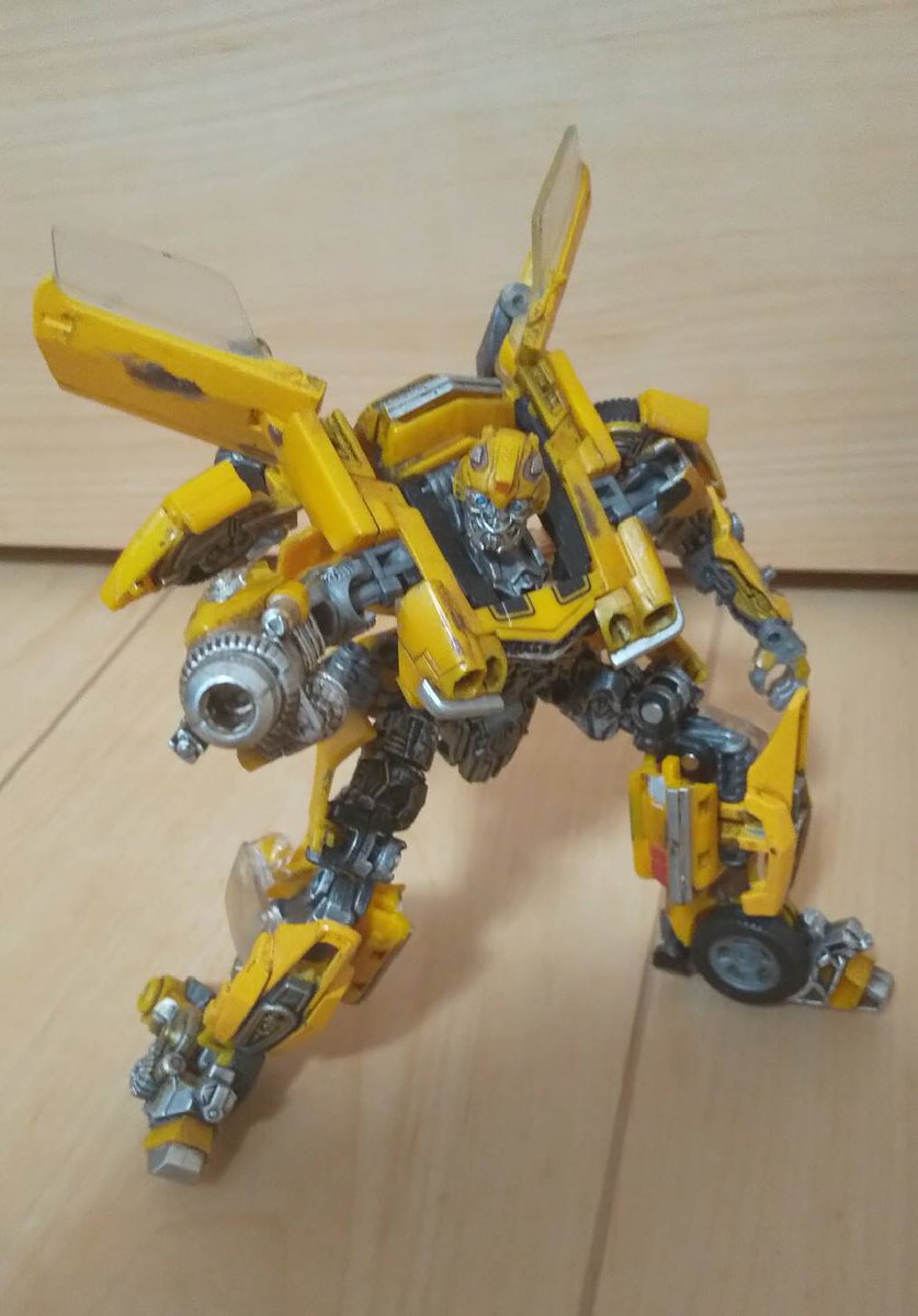 透明恐竜 A Twitter Ss 01 バンブルビー 塗装致しました 公式のラスティバンブルビーはストライプが一部省略されてしまっている 元々通常版を持っていた ということで 通常版に汚し塗装を加えてます やはり何だかんだで旧カマロビーは このオンボロ仕様だな