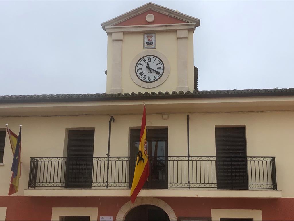 Villa_Atanzon's tweet photo. AYUNTAMIENTO DE ATANZÓN. El Ayuntamiento de Atanzón decreta luto oficial por los vecinos fallecidos por Coronavirus, y en señal de luto y condolencia por todas las victimas. D.E.P. https://t.co/iOsu0pESF6