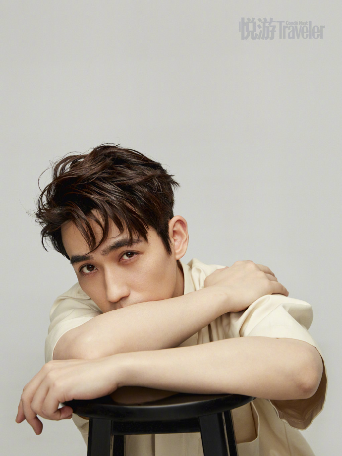 /1 Apr 10 CondeNastTraveler WeChat update: An insightful interview with  #ZhuYilong on his travelling habits (seaside hotels!) & plans (i.e., visiting New Zealand for a road trip):  https://mp.weixin.qq.com/s/Bh8QJSkN9Yd4Y5KKvpRRzQ (Will update this thread with bits of his interview later)  #朱一龙  #朱一龍