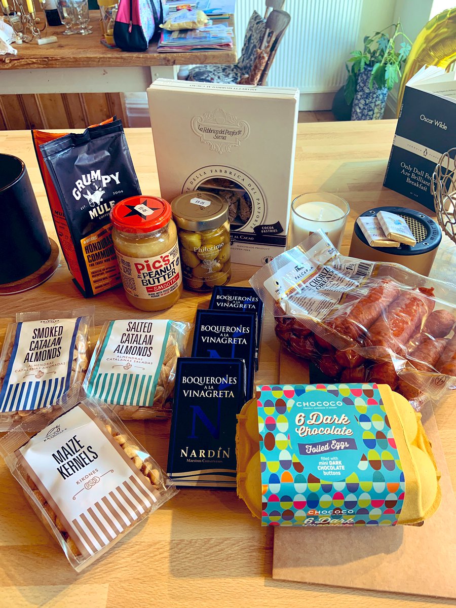 sophiejerrold's tweet photo. Some tremendously kind parent bestowed this end of term gratitude present to a hard working ‘volunteer’ teacher. Such generosity!
Hold on?
That’s me!
#SelfGiftingIsLifting
#WFHWithChildren
#Homeschool
#WFHButNotAlone
#FridayFeeling
Courtesy of the food angels @papadeli https://t.co/kpExkFsI05