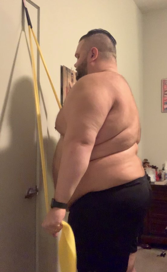 _beardoctorkyle's tweet photo. Home triceps workout.  Should I do it naked? https://t.co/TO95duL50P
