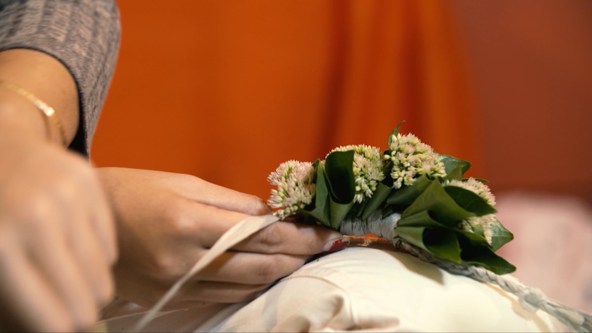 FreshTV2's tweet photo. Keen to try something creative while you're on lockdown?? How about having a go at making a Hawaiian lei?! 
Watch the experts do it on Fresh tomorrow!! 10am on TVNZ 2 #FreshOutDaBox https://t.co/cd1YG0nwpk