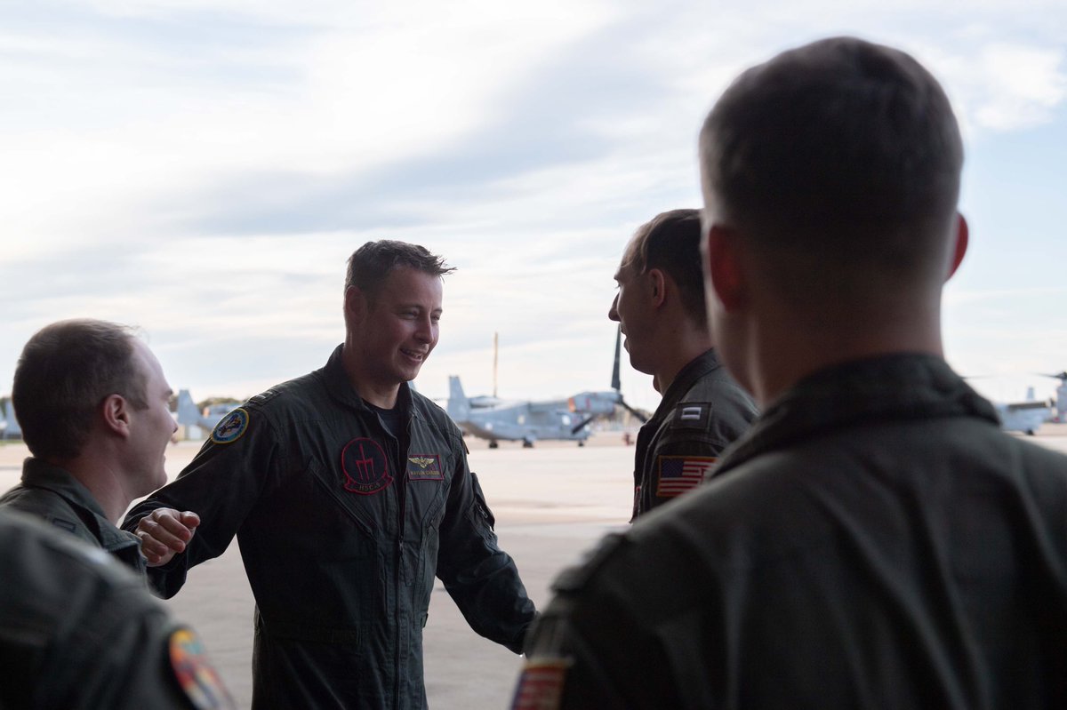 mwilliamtalent's tweet image. Join me and salute my twin and birthday bud for 22 years of service in the United States Navy. From enlisted door gunner, to CWO-3, to Commissioned Lt. Enjoy retirement, you deserve it! May the wind always be at your back and the sun upon your face. Godspeed 🇺🇸