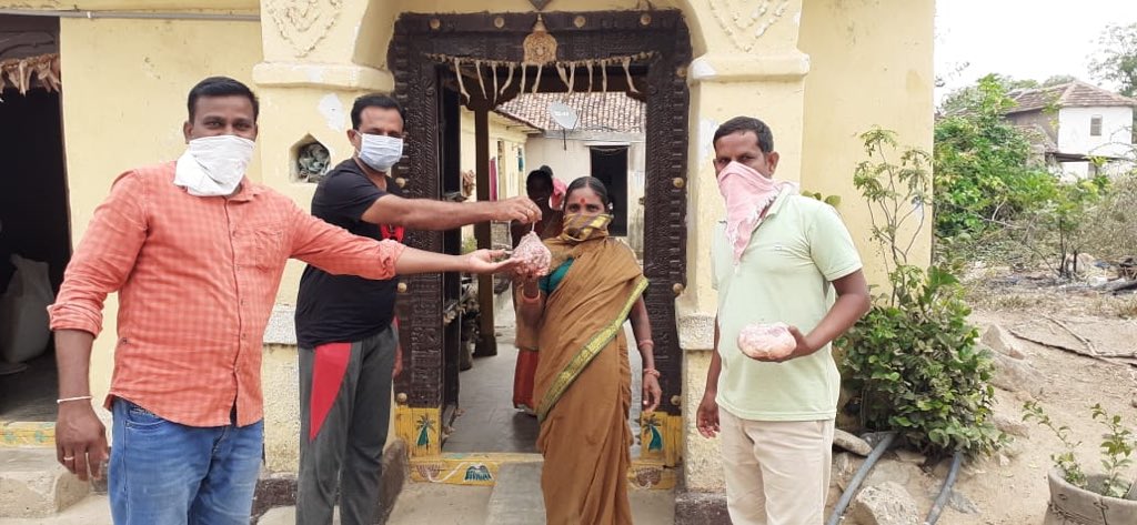urstrulyGandra's tweet photo. Due to increase in #COVIDー19 cases in NIZAMABAD,SRINI DEVELOPERS Managing Partner GANDRA SRINIVAS RAO has decided to give extra protection to his Villagers  in LAKKAMPALLY, So he guided and funded for distribution of Chicken,masks,sanitizer to each and everyperson 
#kcr @KTRTRS https://t.co/YkkelPpVQd