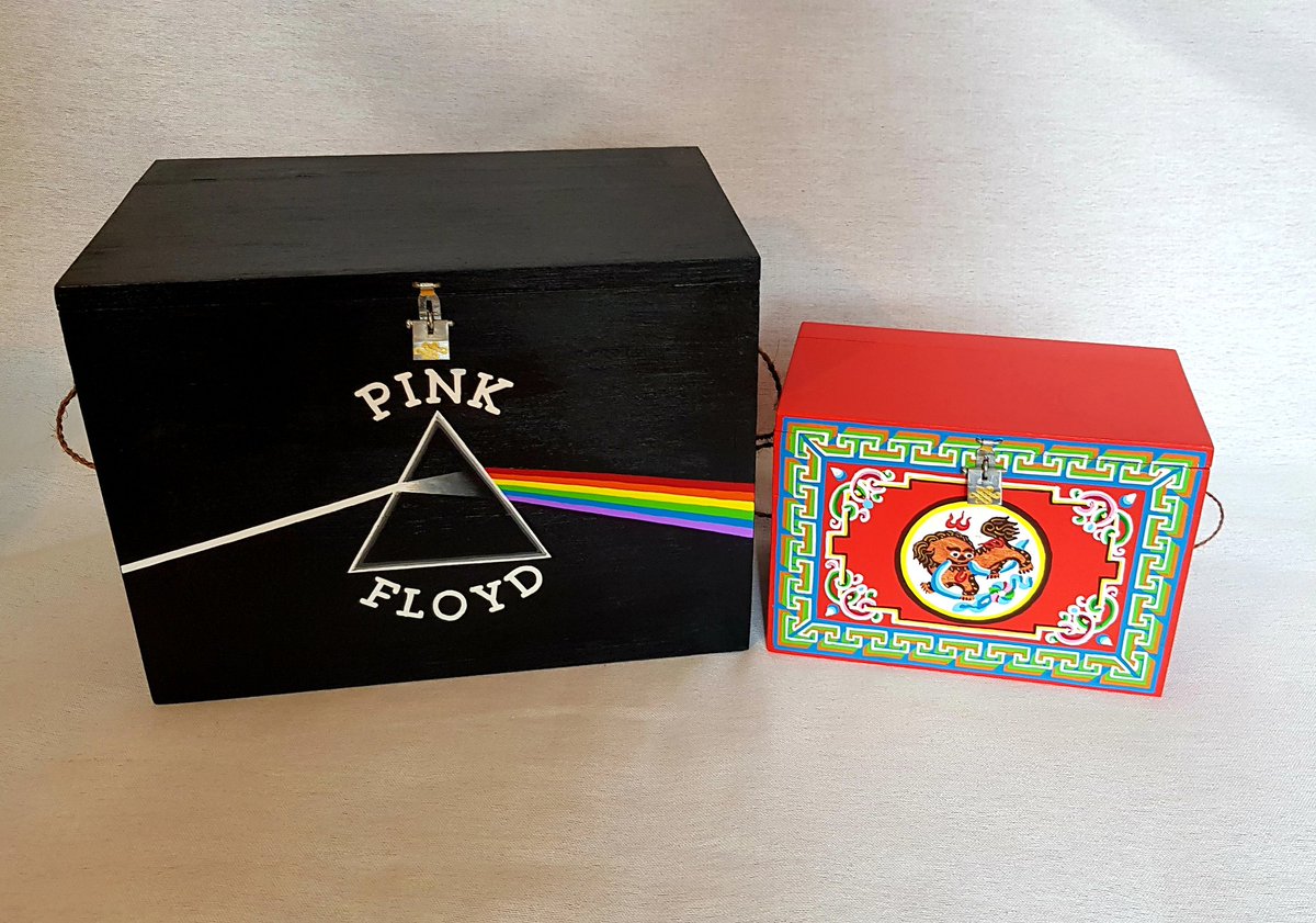 20-р зууны шилдэг хамтлаг #PinkFloyd -н лого 21-р зуунд #AaviinAvdar -аар бүтээгдлээ. Захиалагчдаа баярлалаа👍🙏

Гайхамшигт уран бүтээлүүдээрээ ХХ зууны хөгжмийн түүхэнд хамгийн агуу байр суурийг эзэлдэг.