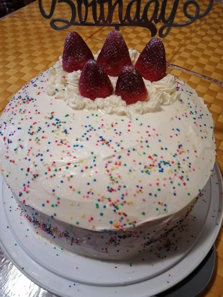 fan_pal's tweet photo. I know I am not a good baker(or decorator)but the flavor was on point ๐ made these for my nephew(brownie triple layer cake) and niece(lemon/strawberry cake) birthdays both cakes with cream cheese frosting.
Hopefully they really liked'em.
#homemade #cake #baking #Armybaking https://t.co/AlQ7qMFOi6