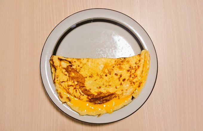 オムレツが上手に出来たので、コジマのロゴにしました。 