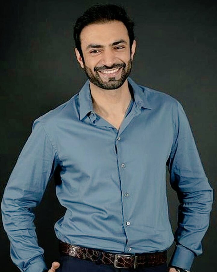 AneesaBaluch's tweet photo. Looks of a real-life hero. Our very own dashing and charismatic National #Baloch leader and Chief of the #BugtiTribe, #Nawab #BrahumdaghBugti @BBugti with a heartwarming smile. That smile brightens our hearts. May you long live and keep shining like the Sun upon us. #BelovedHero https://t.co/Uv4mZGNBRx
