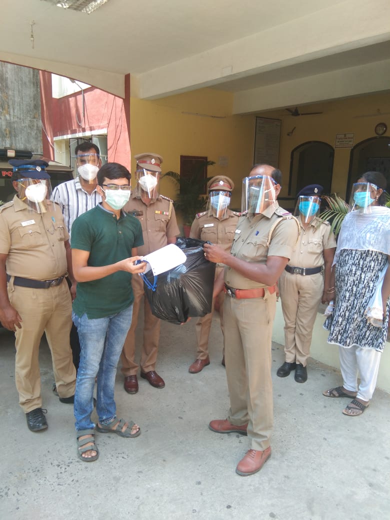 3dNexgen's tweet photo. NexGen 3D is proud to be the active contributor and valuable supporting preventive face shields to the Tamilnadu cops who plays a pivotal role in maintaining the quarantine
#NexGen3D, #faceshield #faceshieldforpolice #COVID2019india #coronavirusinindia #FightAgainstCOVID19 https://t.co/0cHX53qZBK