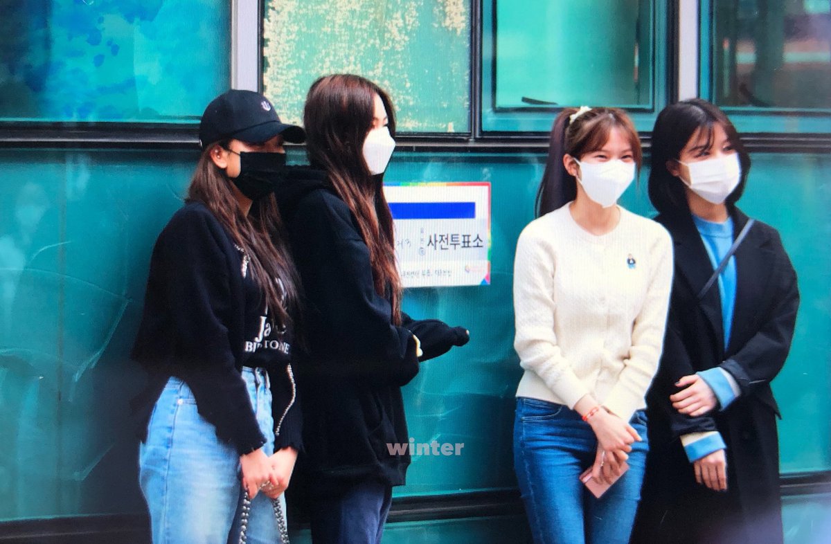 winter000106's tweet photo. 200410 프리뷰

#CLC #은빈 #권은빈 #씨엘씨
@CUBECLC https://t.co/HfAW2eIkVe