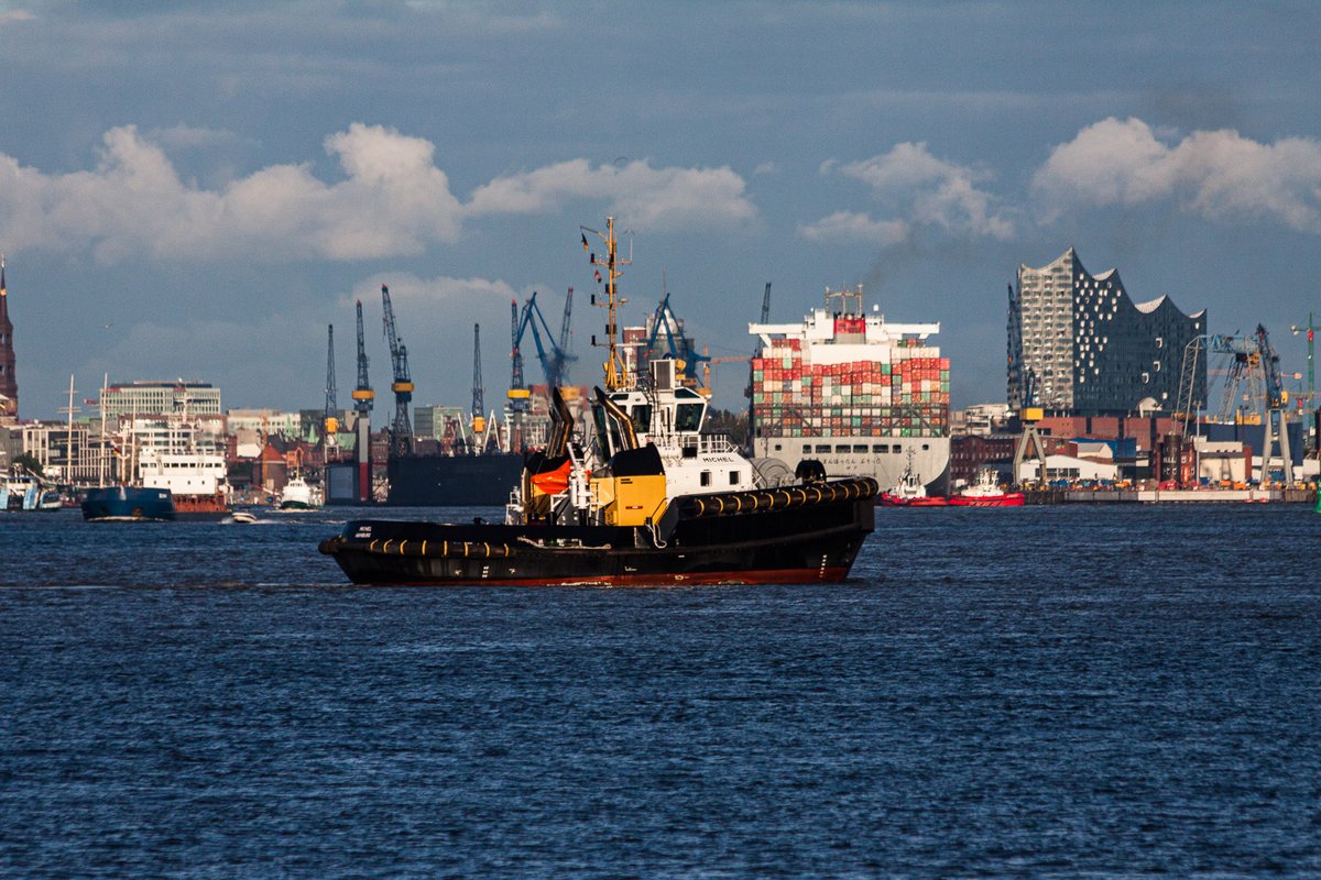 cadaver42's tweet photo. Moin Michel. #Hamburg https://t.co/winhFWcWK7