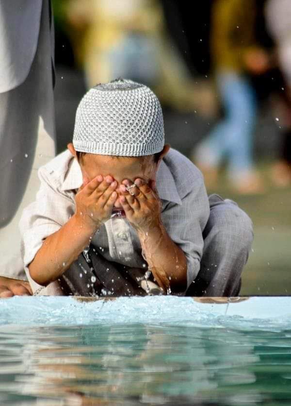 Rehman73624872's tweet photo. #__Hum 🙋 pani 💦 #___se vaju #__karte hai #__to pak saaf 👍 #___hote hai,
#___aur ✌ jab #___hamare aaka محمدﷺ #__waju karte #___the to pani #___paak ho #__jata hai..JUMMMA MUBARAK
@786_iqra_imam @AafoNaaz @Aafrin7866 @aaisha_sheikh_ @Aasmakhan786 @AbdulSahidKhan4 @Ali_Says_ https://t.co/gcWR2mDpHk
