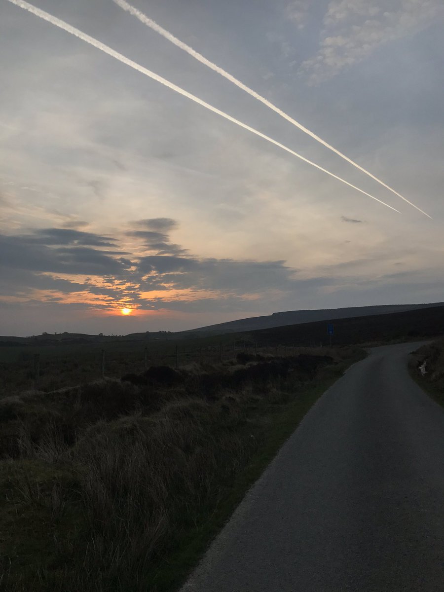 Groes_Bylchau's tweet image. Bore da. Dydd Gwener y Groglith #GoodFriday #pethaupositif Hafod Elwy #hiraethog 🏴󠁧󠁢󠁷󠁬󠁳󠁿 yn edrych tua’r dwyrain / looking east.