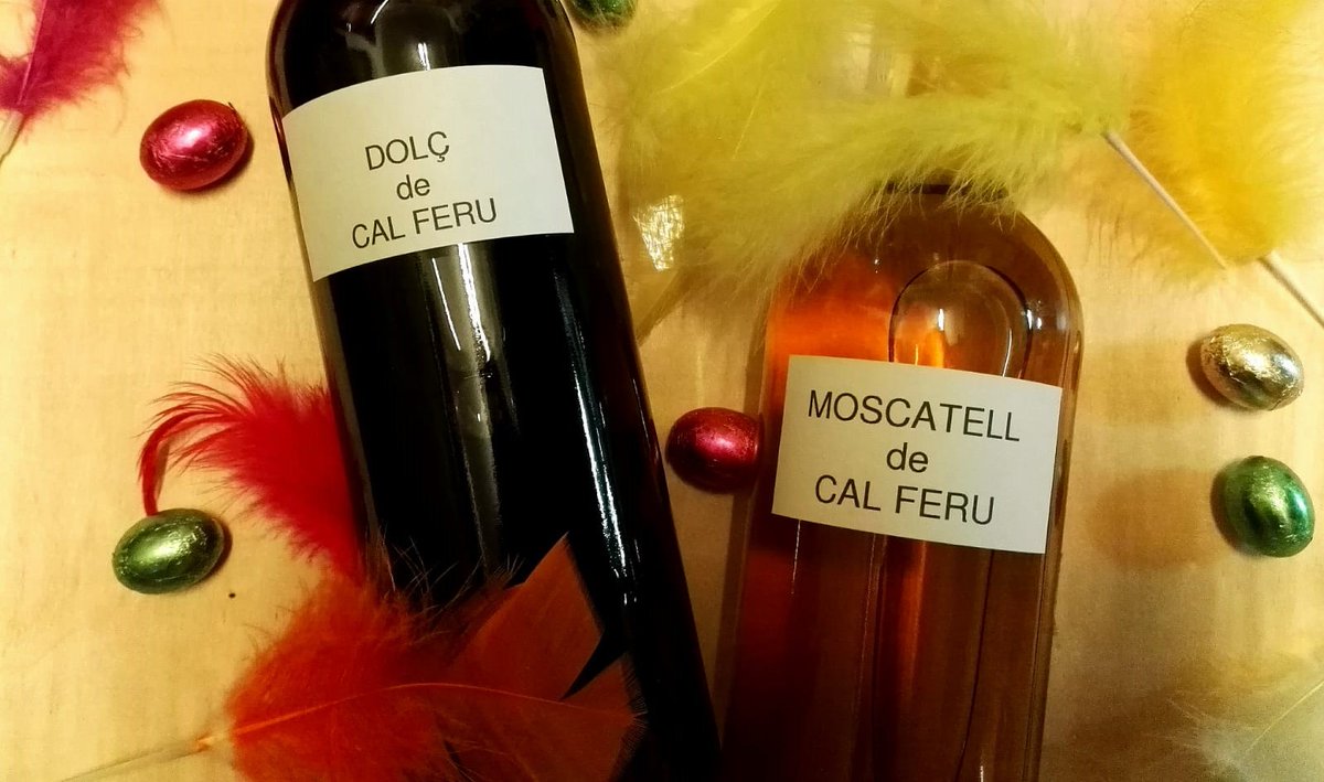 calferu's tweet photo. La mona serà diferent, però desitgem no perdre les tradicions! Portem  el CAVA a casa! I si el cos demana dolç... el MOSCATELL! A #santsadurni lliurament gratuït.
#pasqua #cava #calferu #tradicions #mona2020  #quedatacasa https://t.co/DaZFUrYgnW