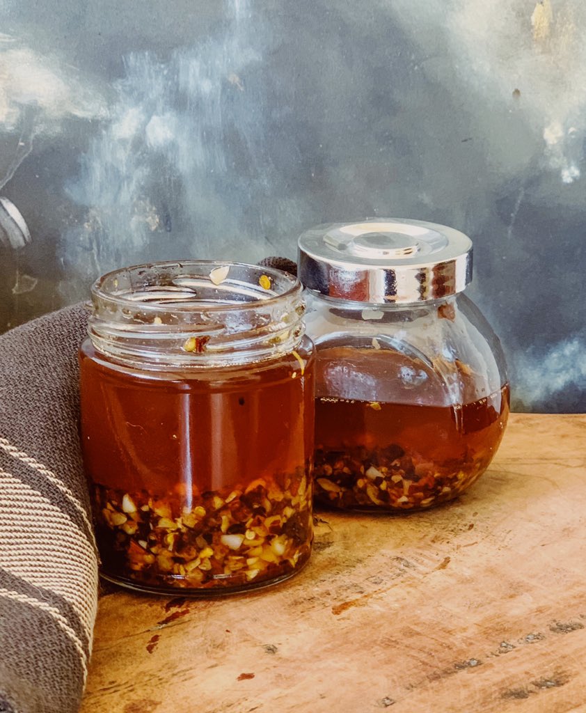 Today’s recipe is pantry staple and my favourite flavour enhancer for almost everything. Chili Garlic oil, once you start making this you will want it in your pantry all the time  #LockdownLife  #RecipesForThePeople  #RecipeOfTheDay  #StepbyStepRecipeThread