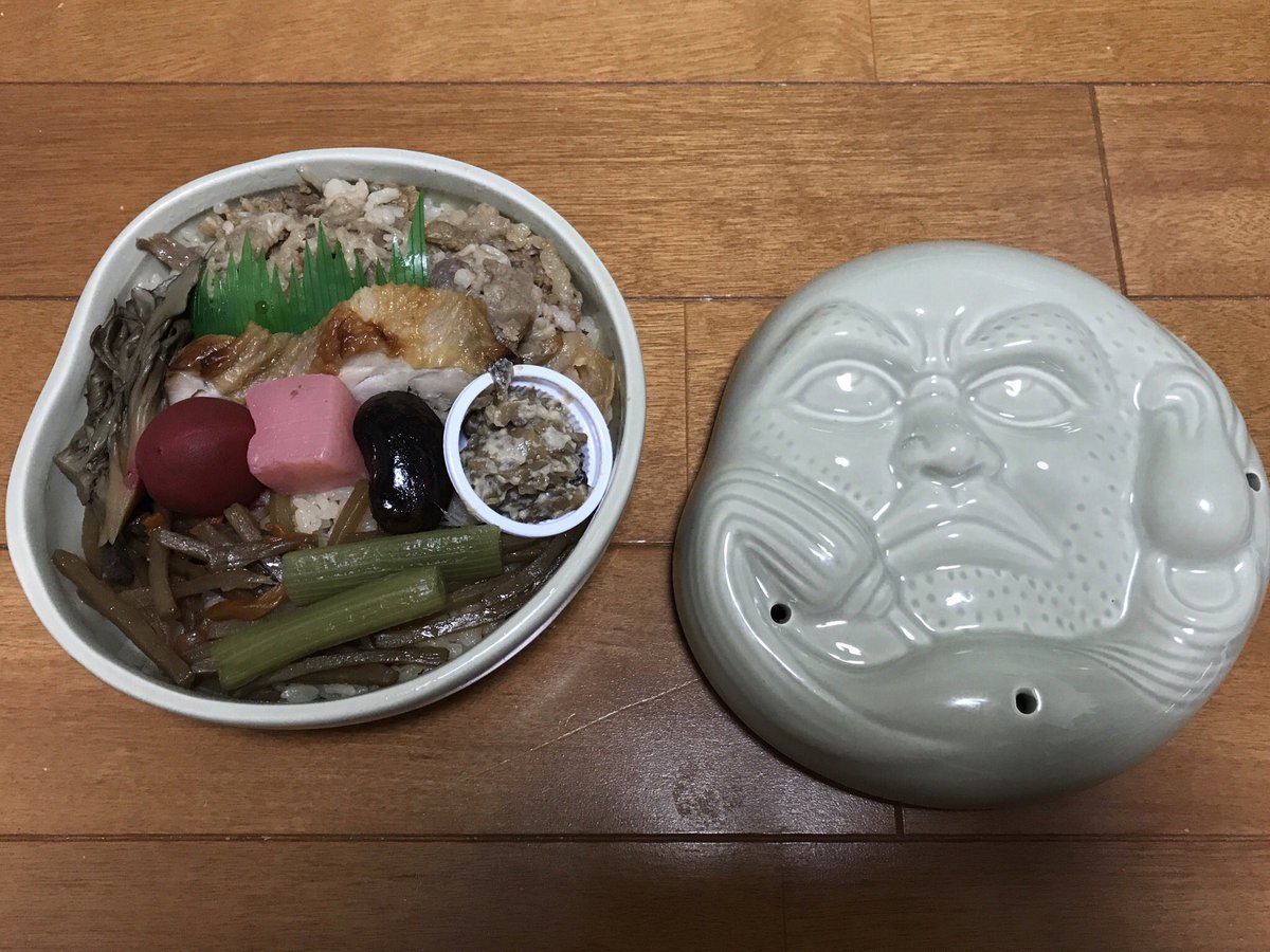 よしゆき 毒 4月10日は 駅弁の日 らしいので 群馬県高崎駅の駅弁 復古だるま弁当と キティちゃんだるま弁当 Sl C61 のsl弁当 定番の赤いだるま弁当と D51 498のsl弁当も買ったけど 画像が無かった たかべん