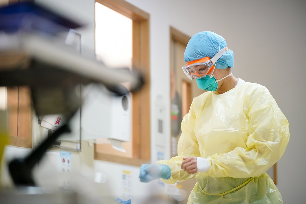 JBIEBHC's tweet photo. See the best available evidence regarding the effectiveness of gowns and aprons in reducing the transmission of infection among healthcare workers in JBI’s Free Access #COVID19 Special Collection https://t.co/fVx6SyN6vO #EBHC https://t.co/mDREB39kIU
