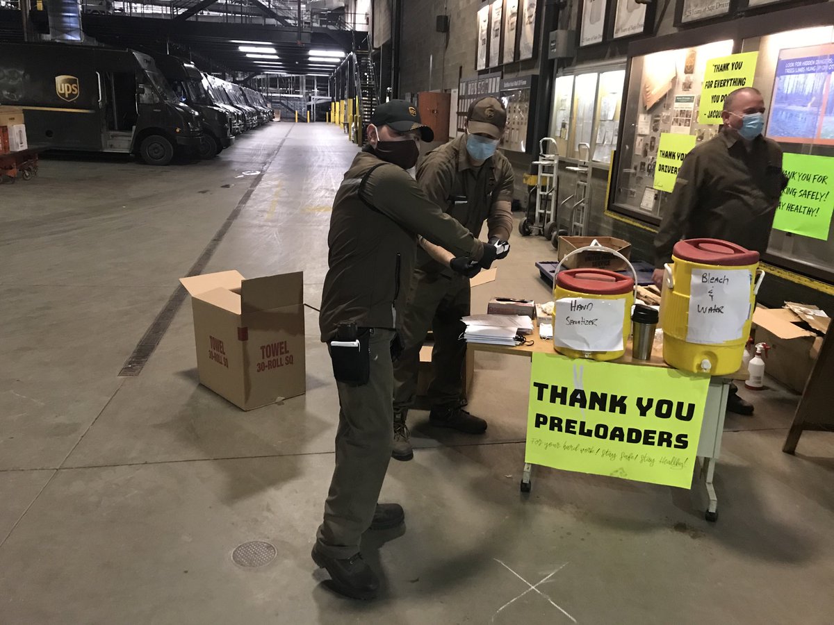 Passing out masks and plenty of Sanitation supplies in Buffalo.
#UPSersAreThere ⁦<a href="/jenkowalik_/">Jennifer Kowalik</a>⁩ ⁦@KurtMarxSafety⁩ ⁦<a href="/MarcCaputoNED/">Marc Caputo</a>⁩ ⁦<a href="/BuffChsp/">Buffalo CHSP 1405 1421</a>⁩ ⁦<a href="/NortheastUPSers/">NortheastUPSers</a>⁩ ⁦<a href="/safetyfirstNED/">Northeast District Safety</a>⁩ ⁦<a href="/JaniceJMaddox2/">Janice J Maddox</a>⁩